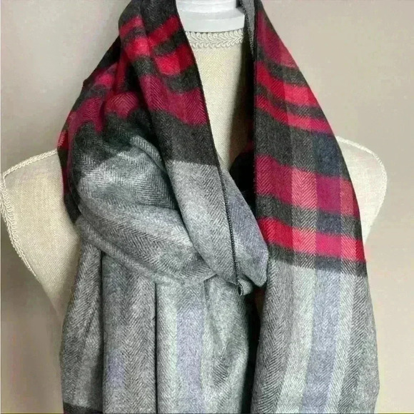 Chelsey Brushed Viscose Plaid Frayed Scarf in Red NWT - Picture 2 of 5